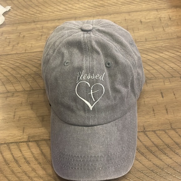 Nice comfortable hat - Picture 2 of 3